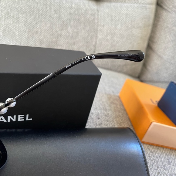 Chanel coco sunglasses 💕 - Picture 8 of 10